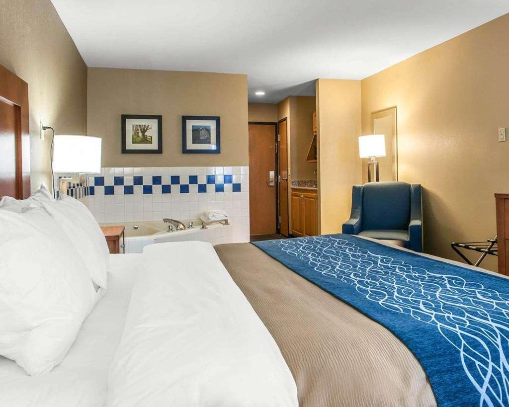 Comfort Inn & Suites Napoleon Стая снимка