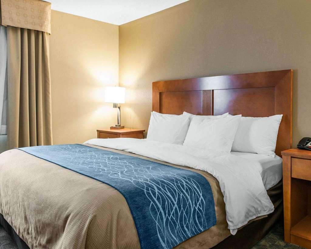Comfort Inn & Suites Napoleon Стая снимка