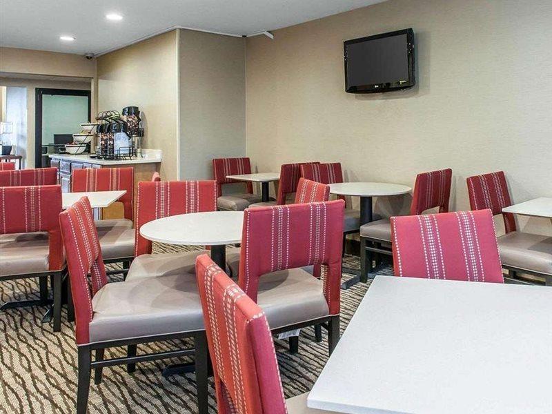 Comfort Inn & Suites Napoleon Екстериор снимка