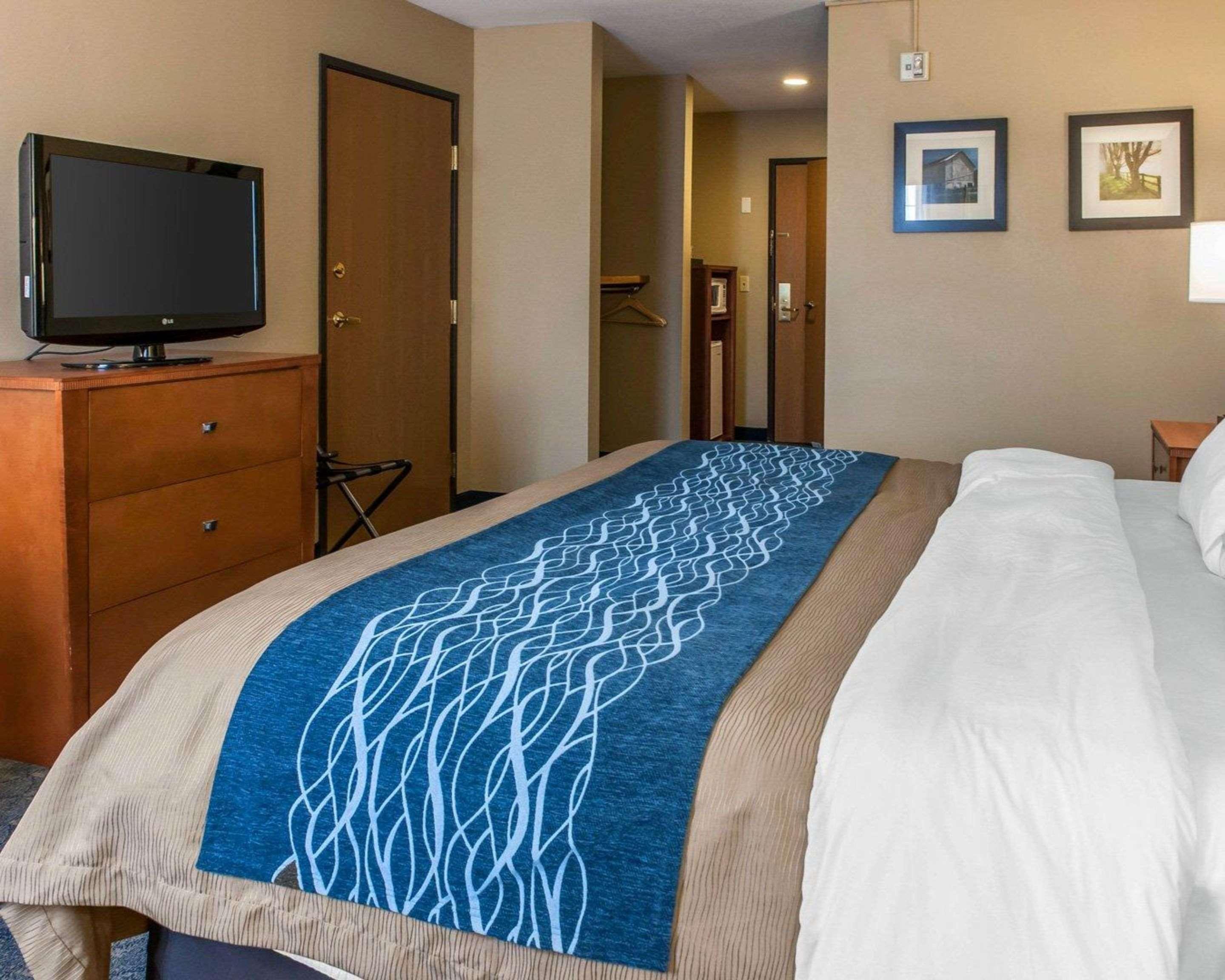 Comfort Inn & Suites Napoleon Екстериор снимка