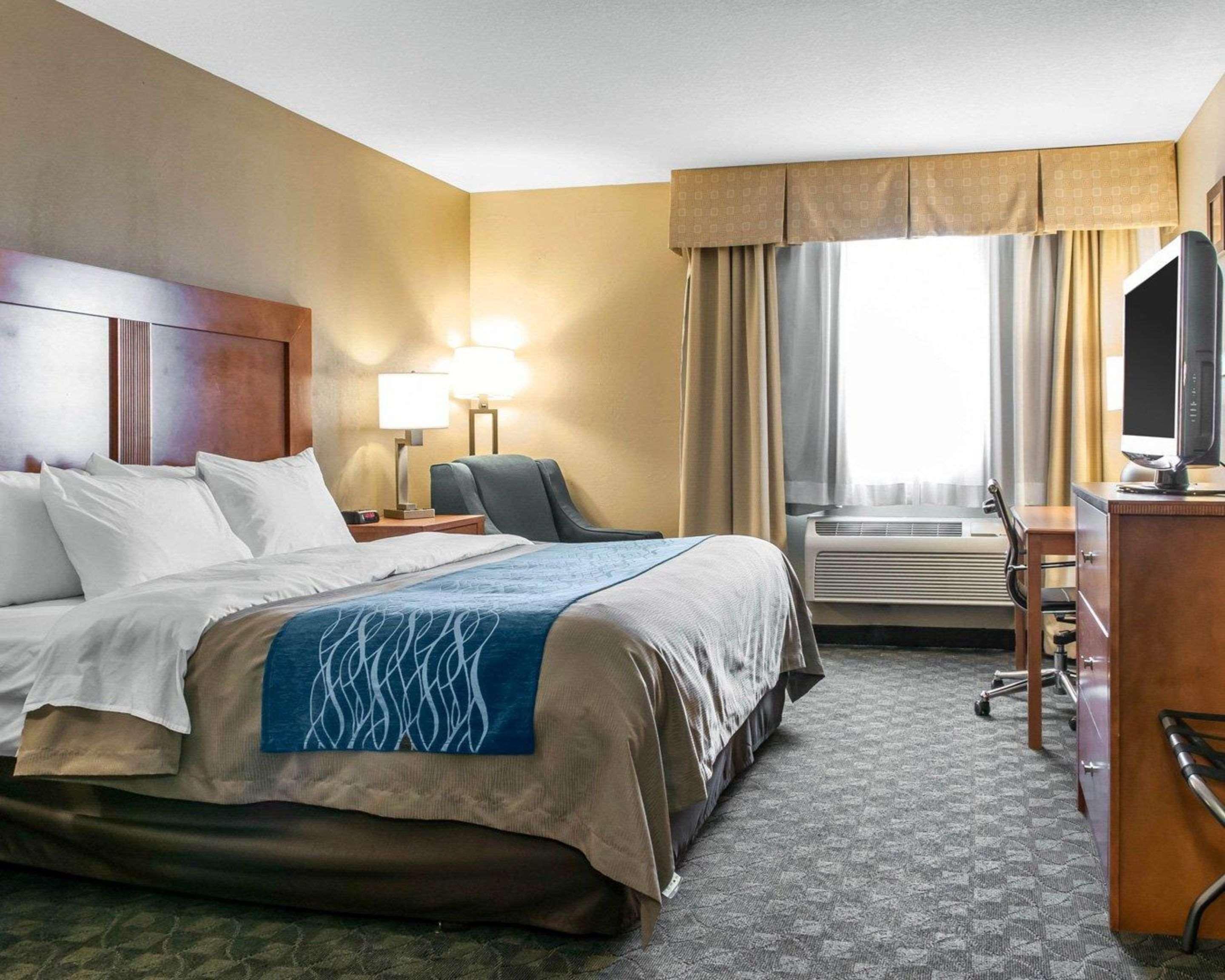 Comfort Inn & Suites Napoleon Екстериор снимка