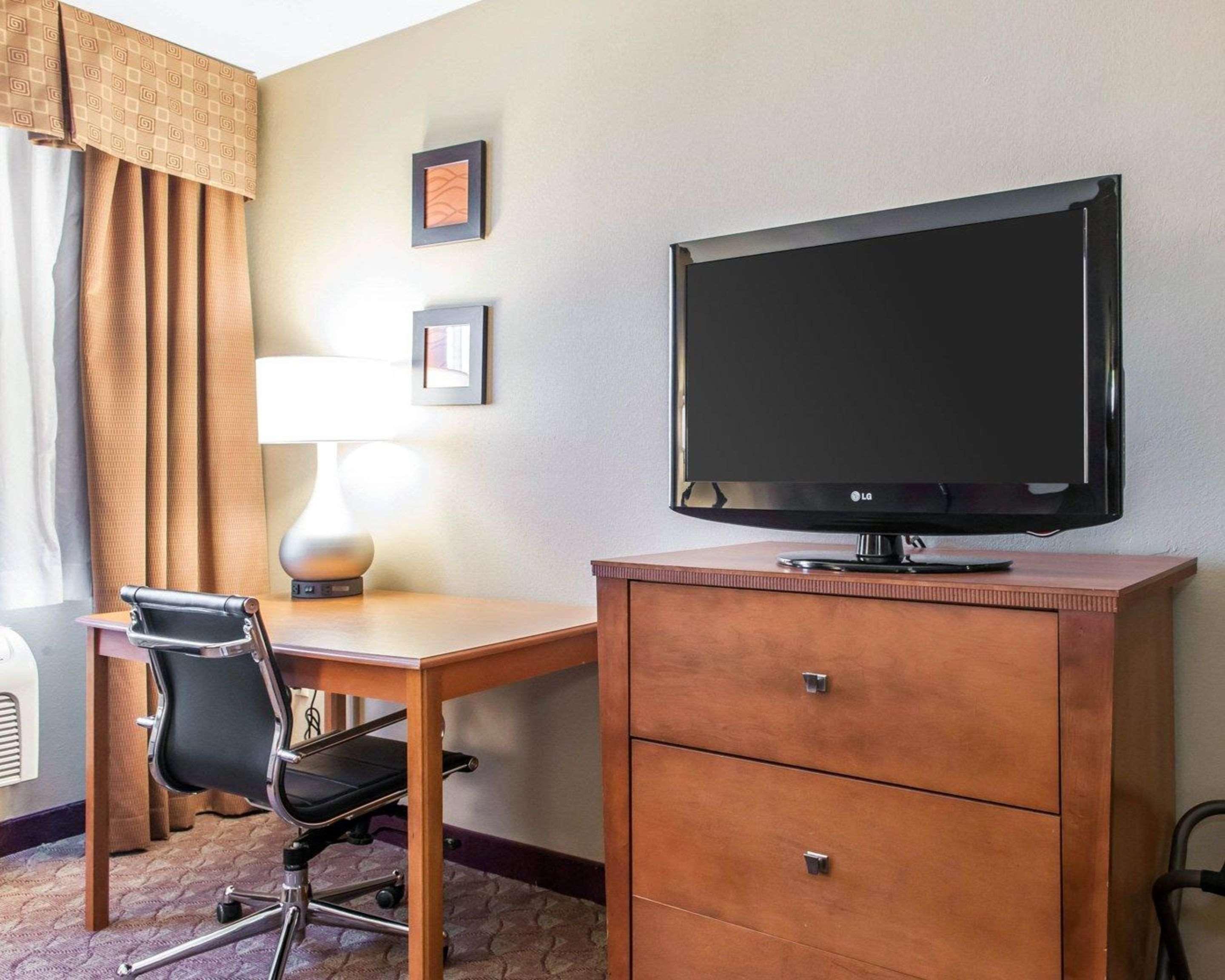 Comfort Inn & Suites Napoleon Екстериор снимка