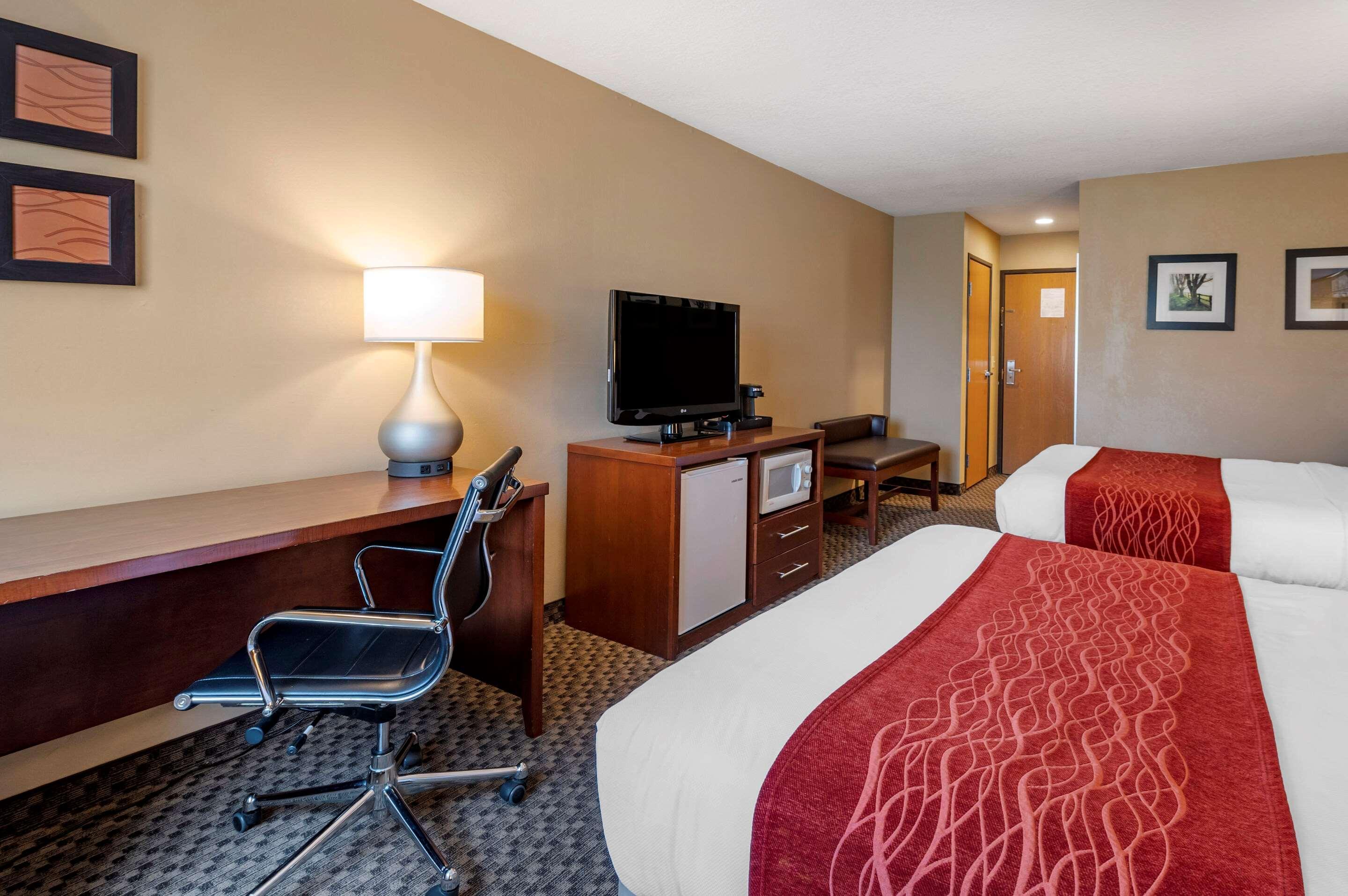 Comfort Inn & Suites Napoleon Екстериор снимка