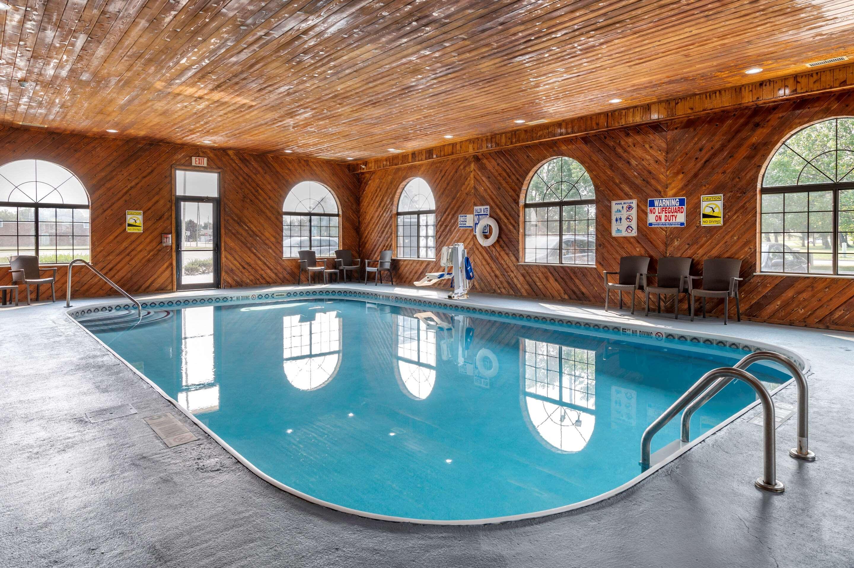 Comfort Inn & Suites Napoleon Екстериор снимка