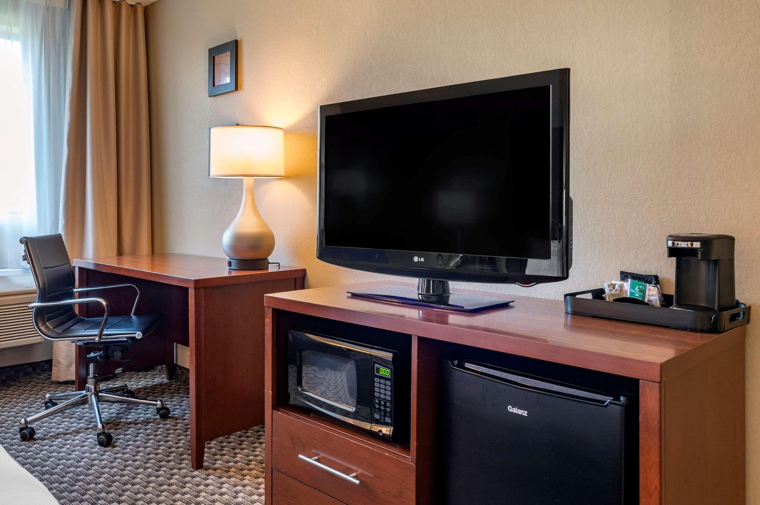 Comfort Inn & Suites Napoleon Екстериор снимка