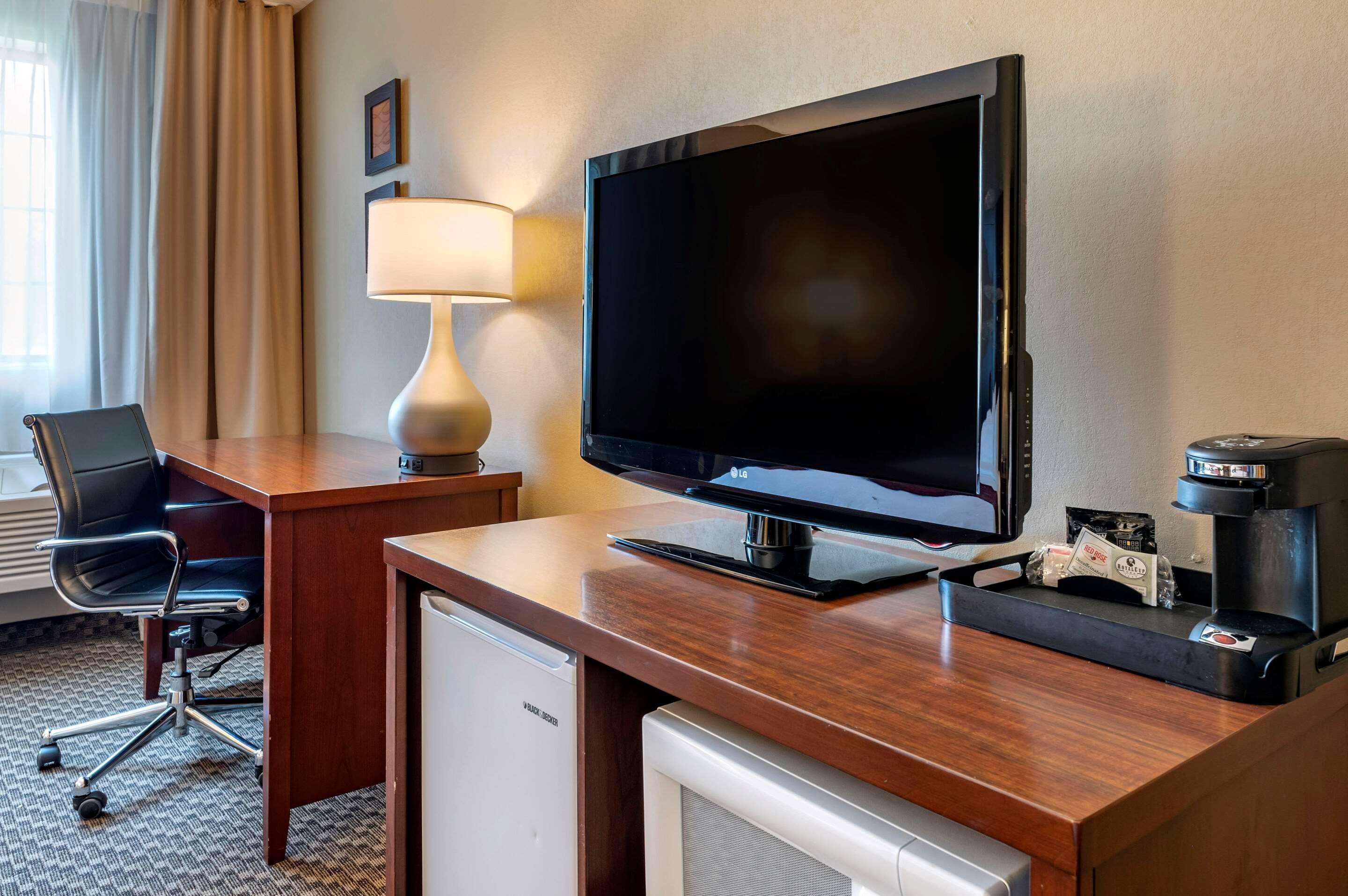 Comfort Inn & Suites Napoleon Екстериор снимка
