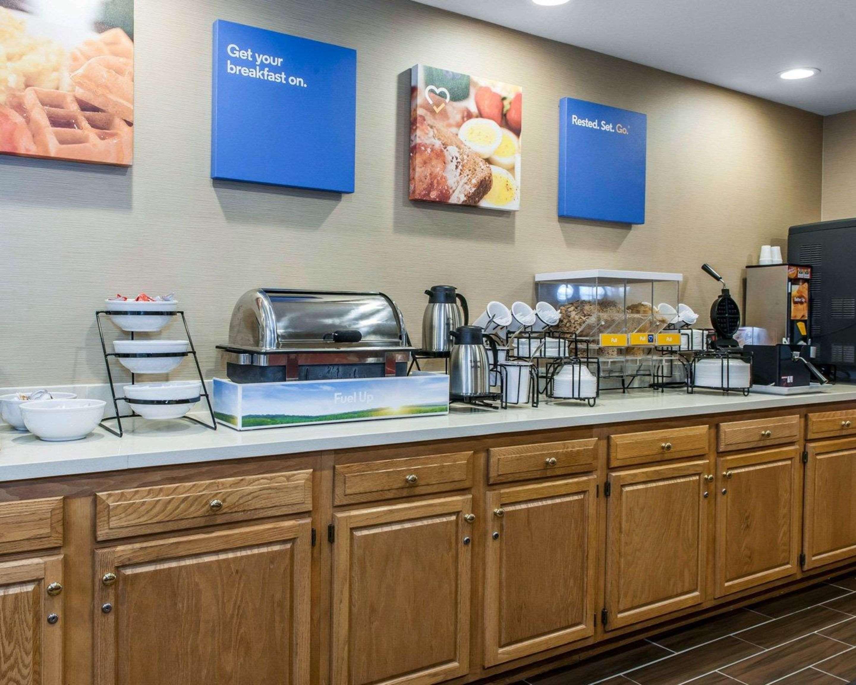 Comfort Inn & Suites Napoleon Екстериор снимка