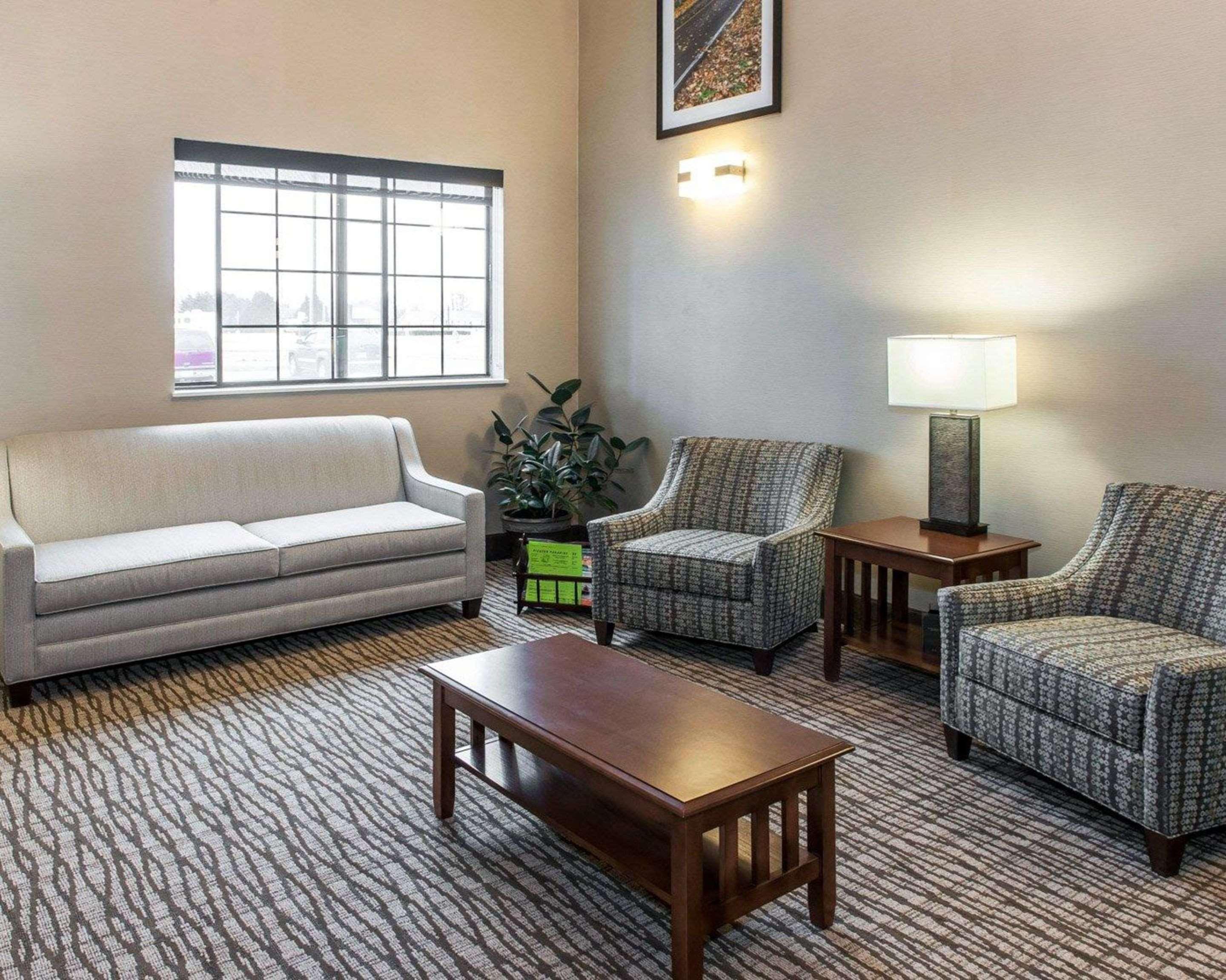 Comfort Inn & Suites Napoleon Екстериор снимка