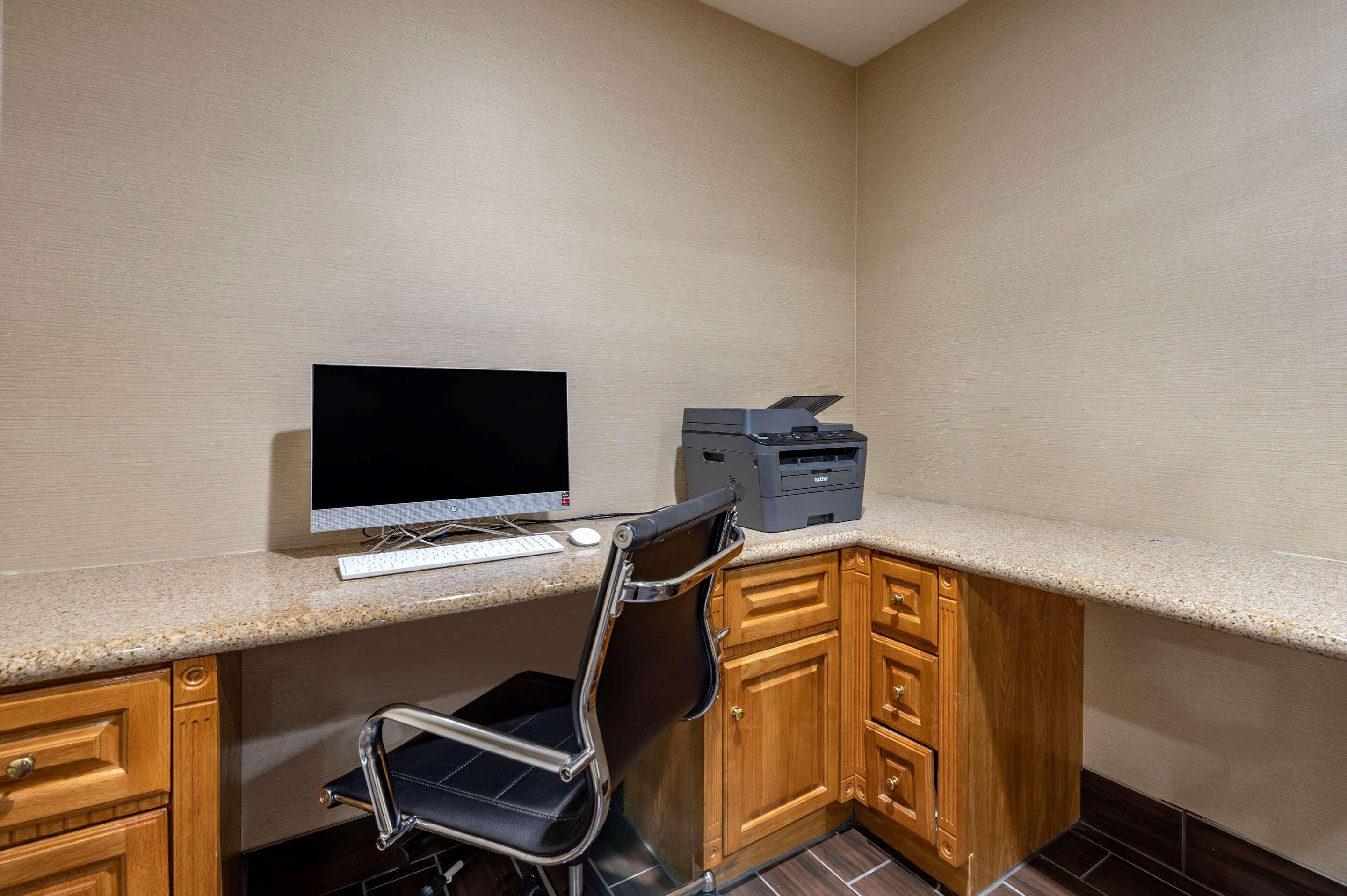 Comfort Inn & Suites Napoleon Екстериор снимка