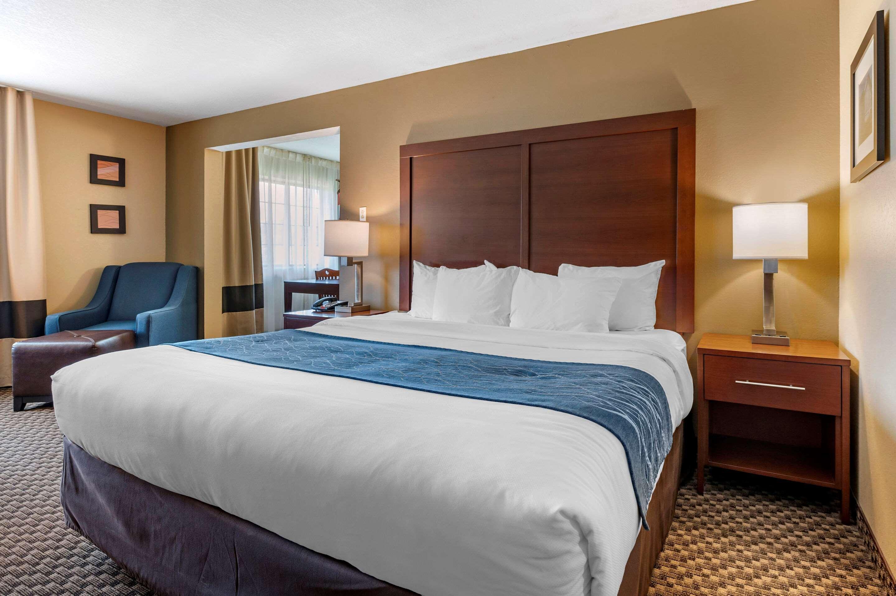 Comfort Inn & Suites Napoleon Екстериор снимка
