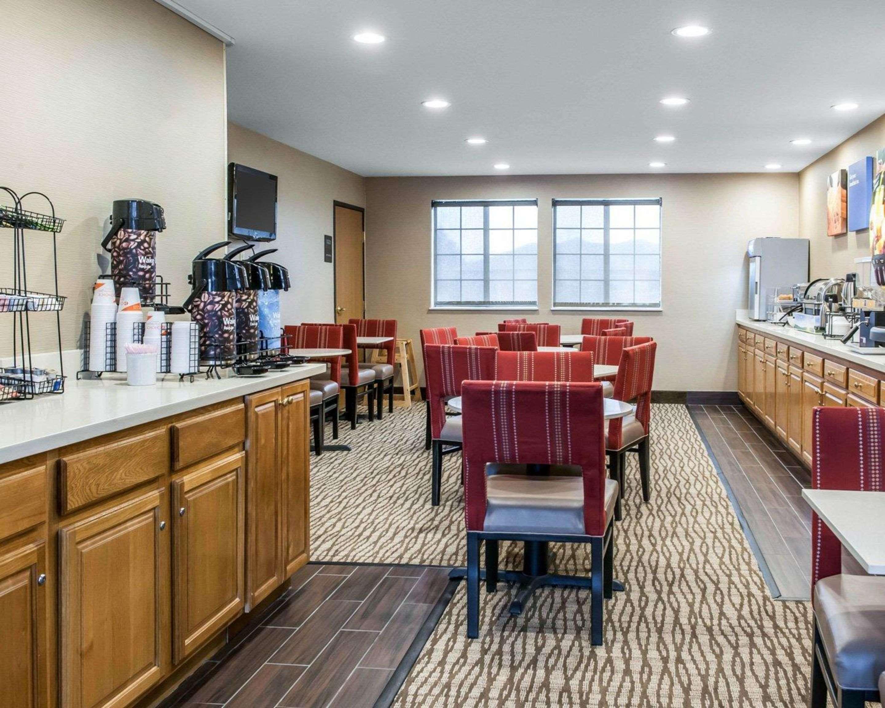 Comfort Inn & Suites Napoleon Екстериор снимка