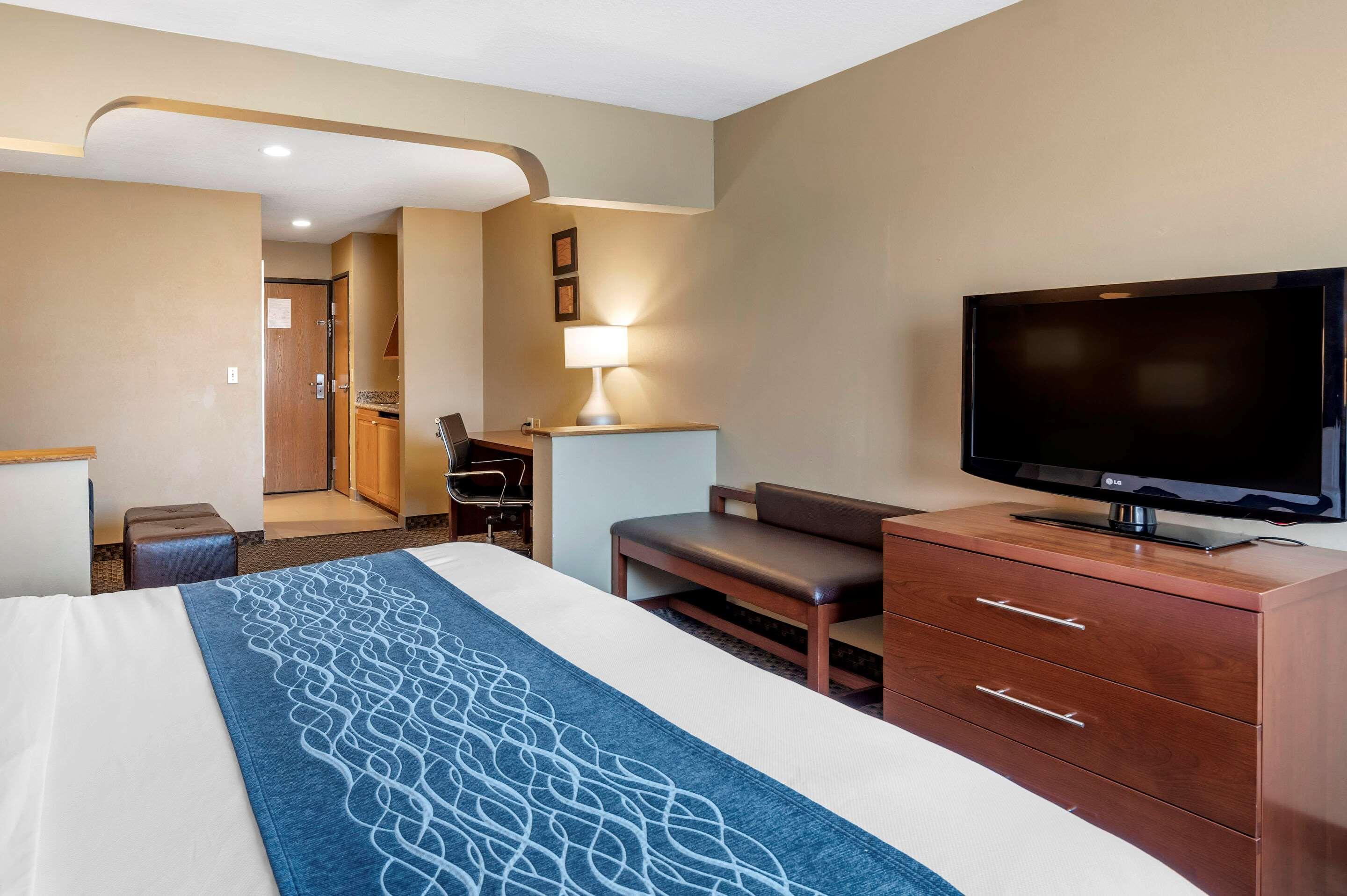 Comfort Inn & Suites Napoleon Екстериор снимка