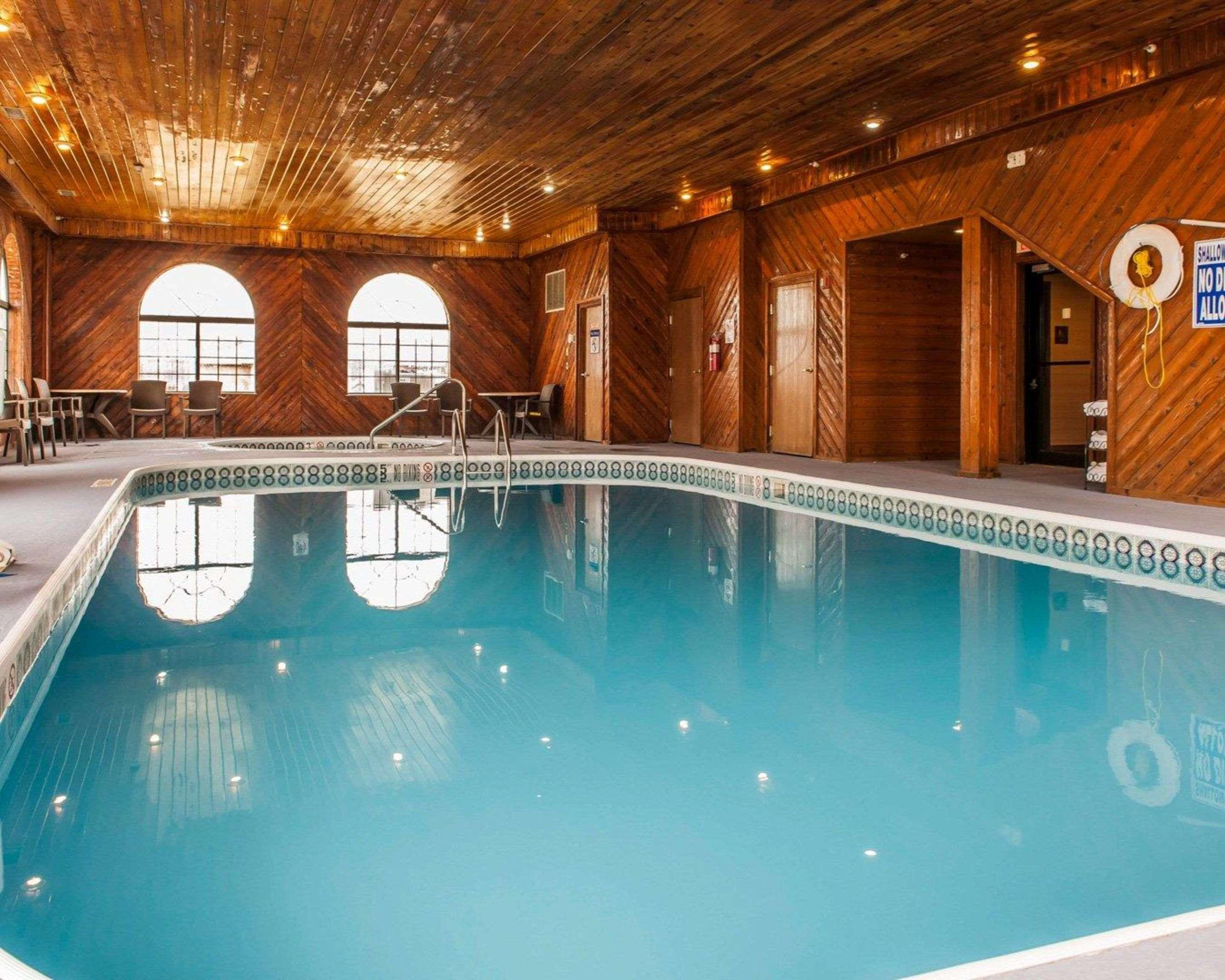 Comfort Inn & Suites Napoleon Екстериор снимка