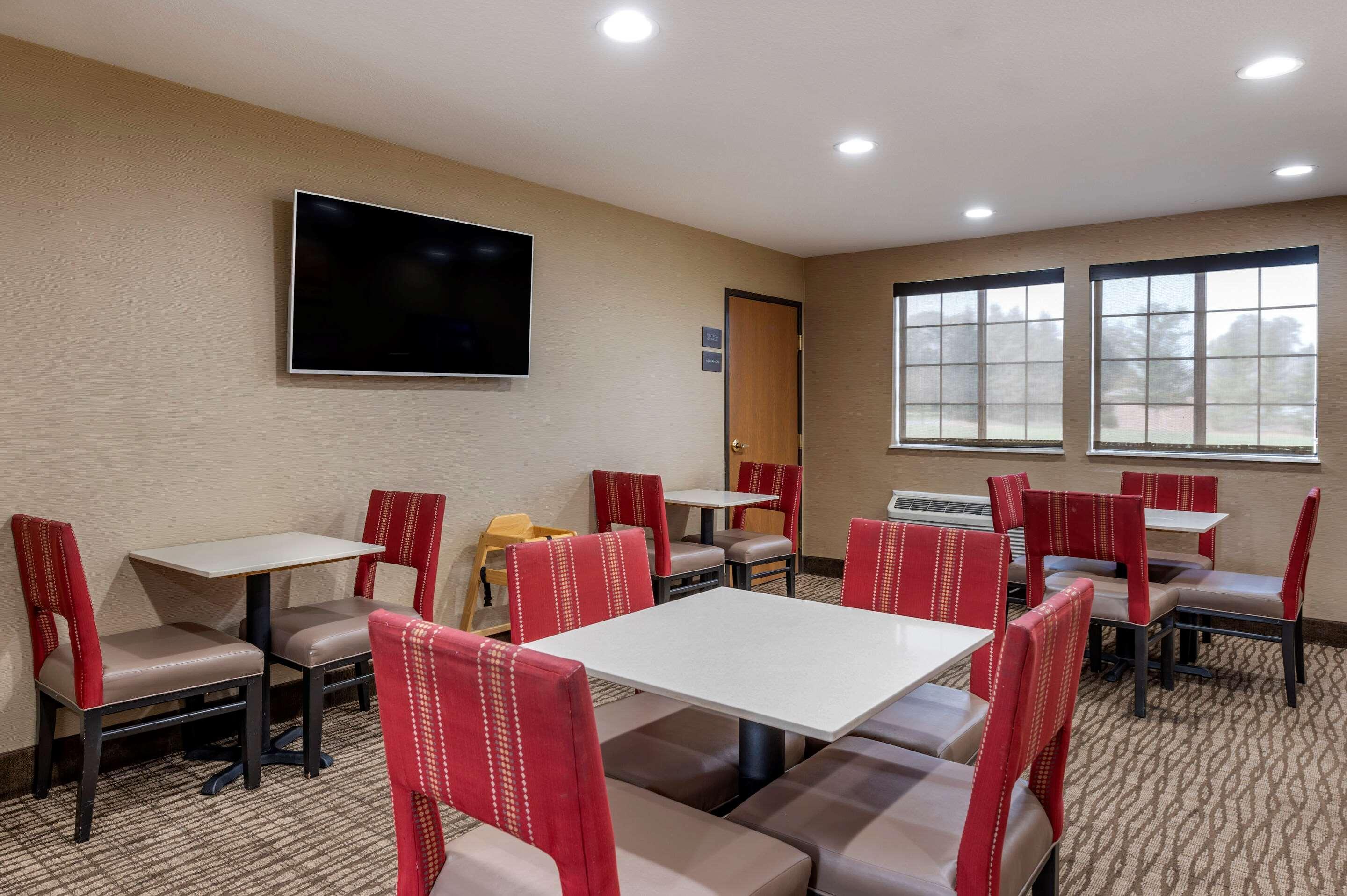 Comfort Inn & Suites Napoleon Екстериор снимка
