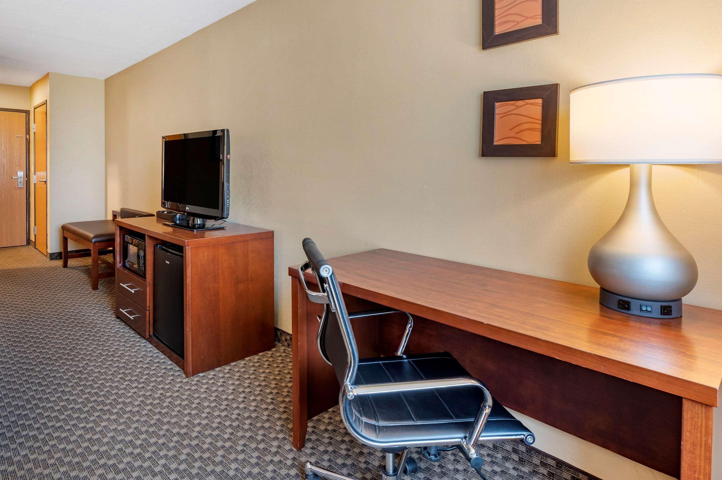 Comfort Inn & Suites Napoleon Екстериор снимка