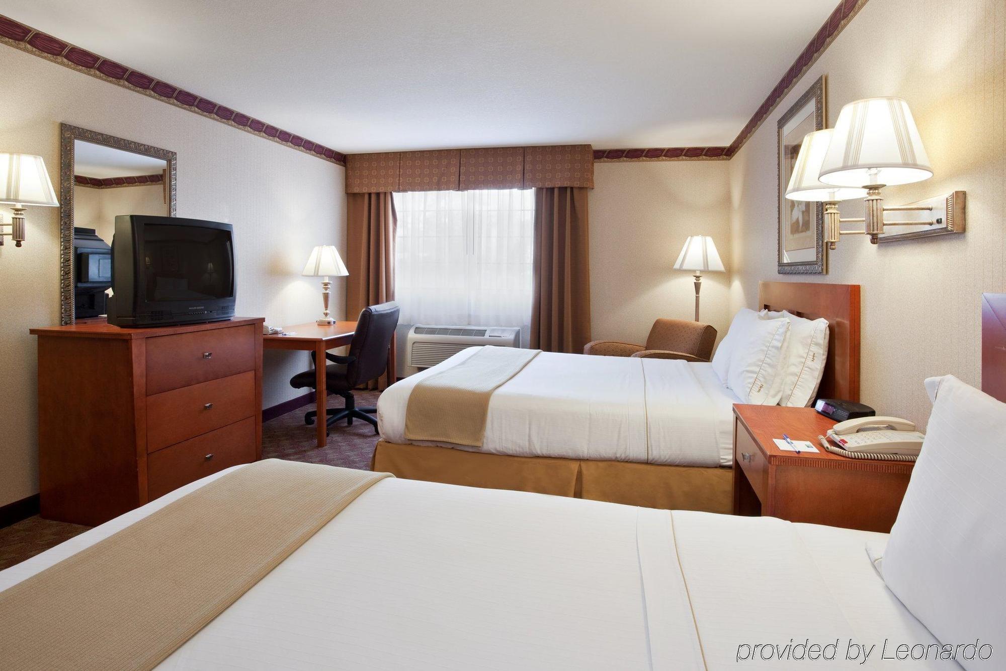 Comfort Inn & Suites Napoleon Стая снимка