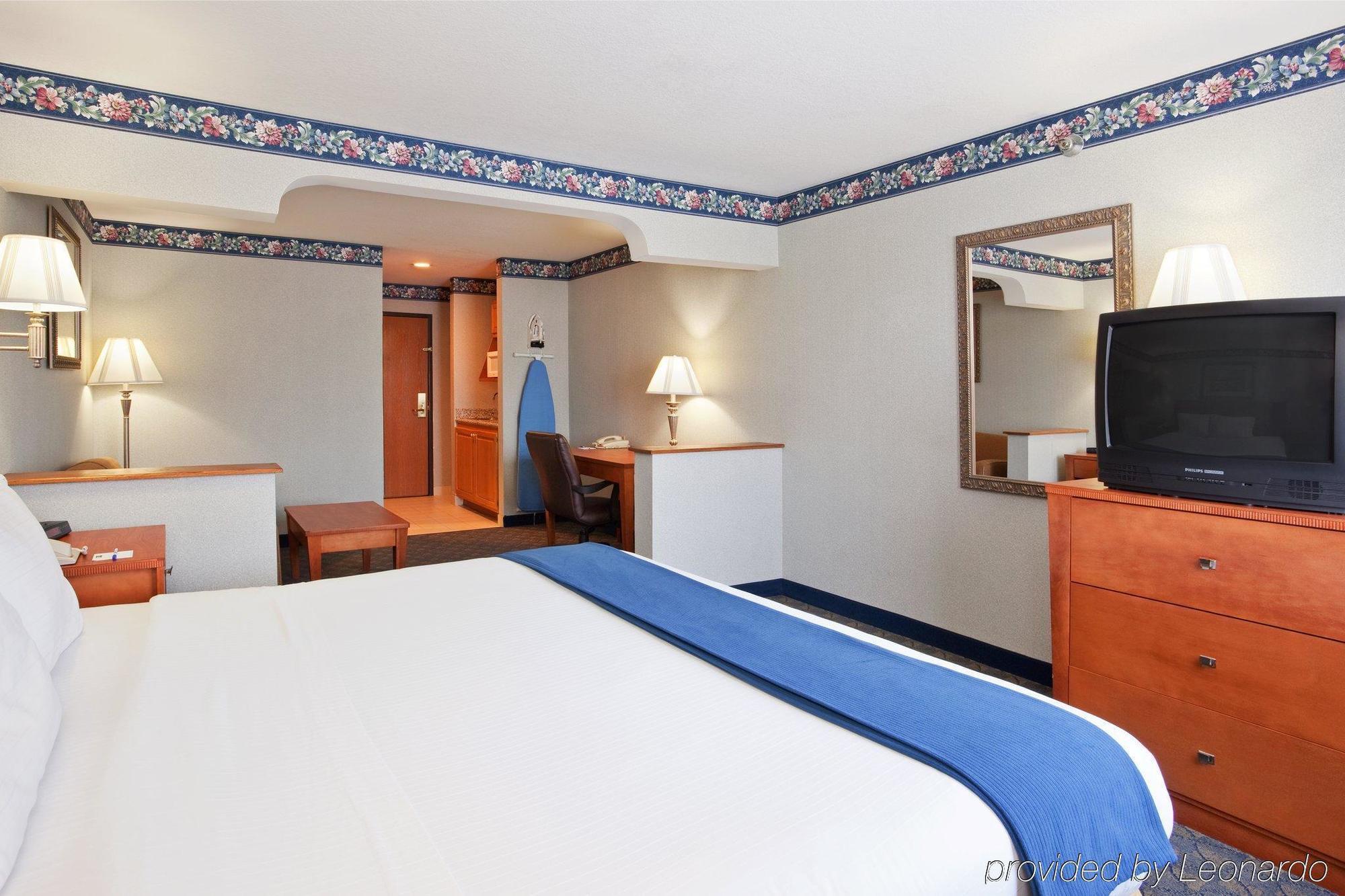 Comfort Inn & Suites Napoleon Стая снимка