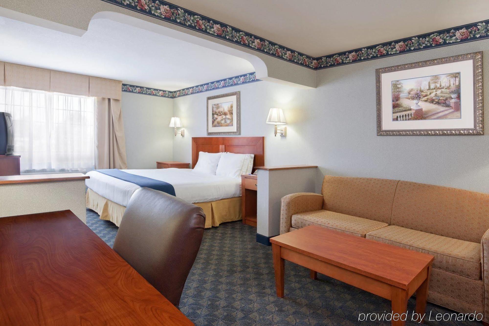 Comfort Inn & Suites Napoleon Стая снимка